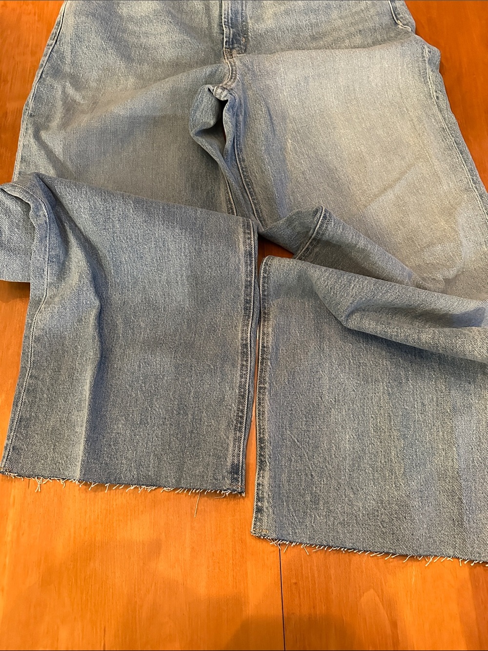 Old Navy Light Wash Wide-Leg Women's Jeans - Picture 2 of 7